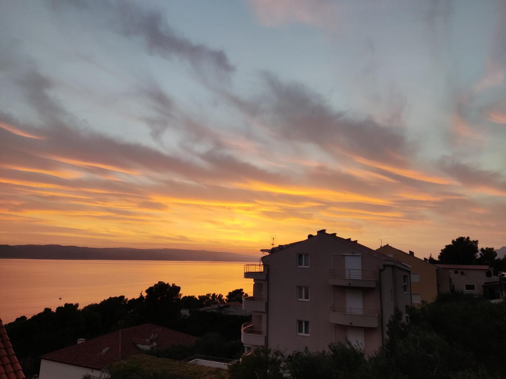 Apartments Mare Brela Esterno foto