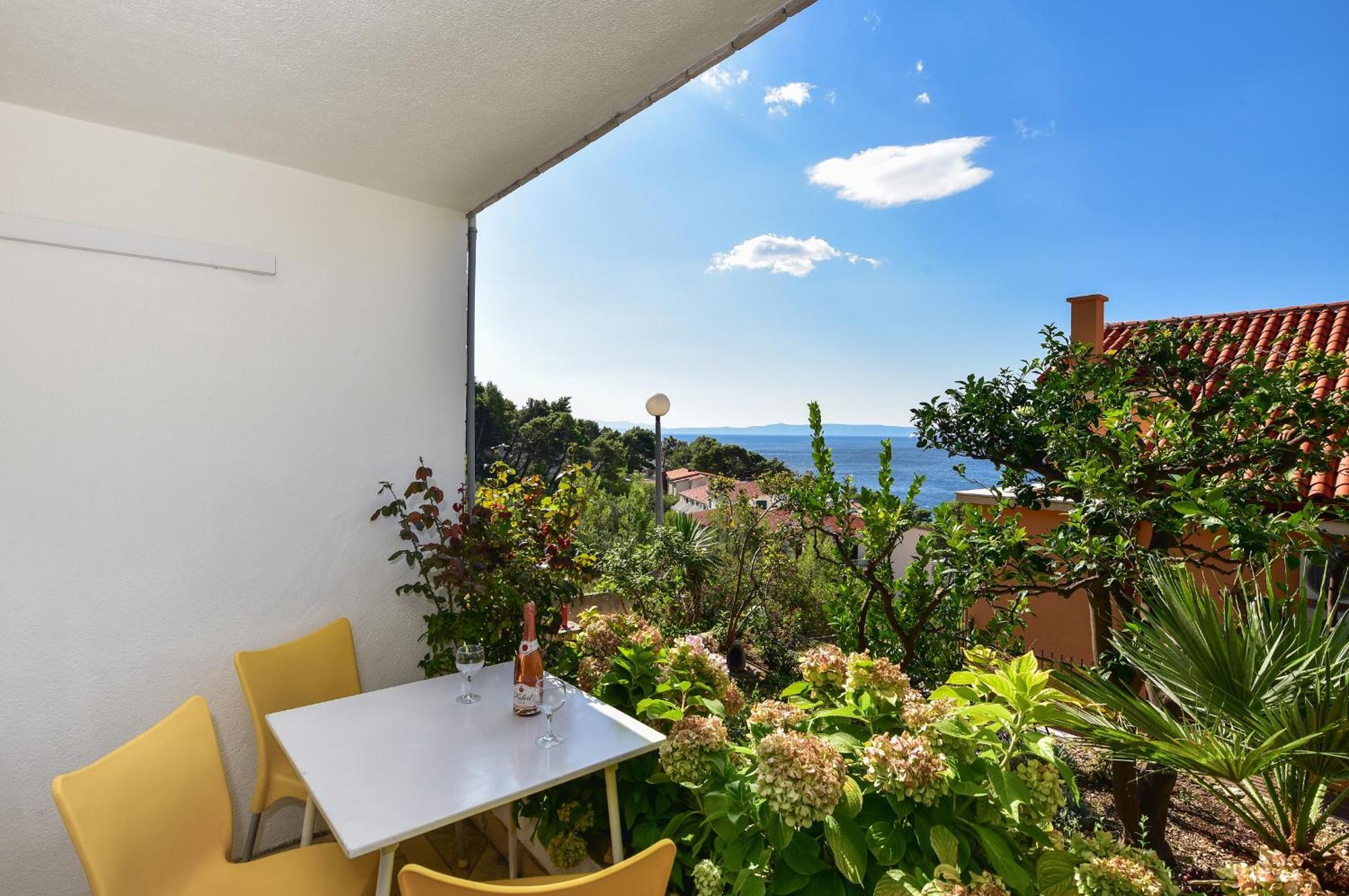 Apartments Mare Brela Esterno foto